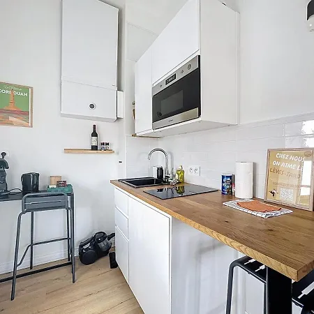 Vue Cathedrale Lumineux & Equipe En Plein Centre