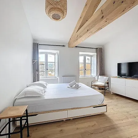 Vue Cathedrale Lumineux & Equipe En Plein Centre Daire Clermont-Ferrand