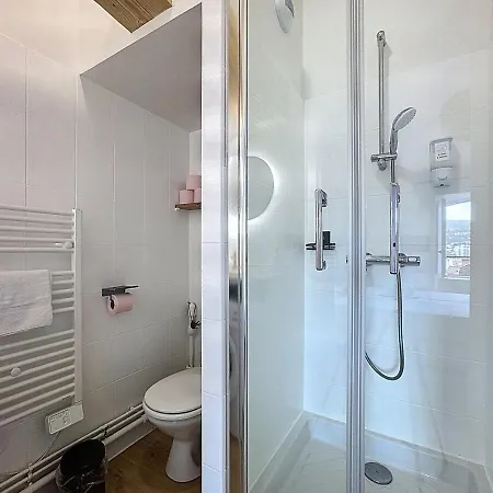 Vue Cathedrale Lumineux & Equipe En Plein Centre * Clermont-Ferrand