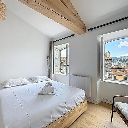 Vue Cathedrale Lumineux & Equipe En Plein Centre *