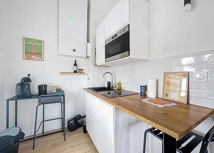 Vue Cathedrale Lumineux & Equipe En Plein Centre