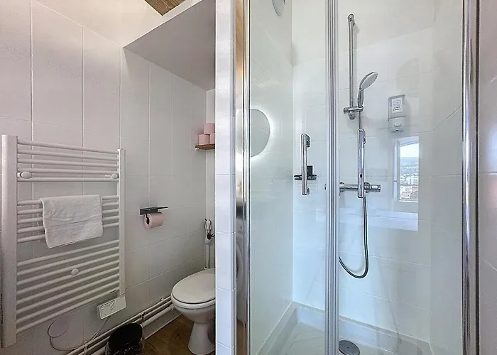 Vue Cathedrale Lumineux & Equipe En Plein Centre * Clermont-Ferrand